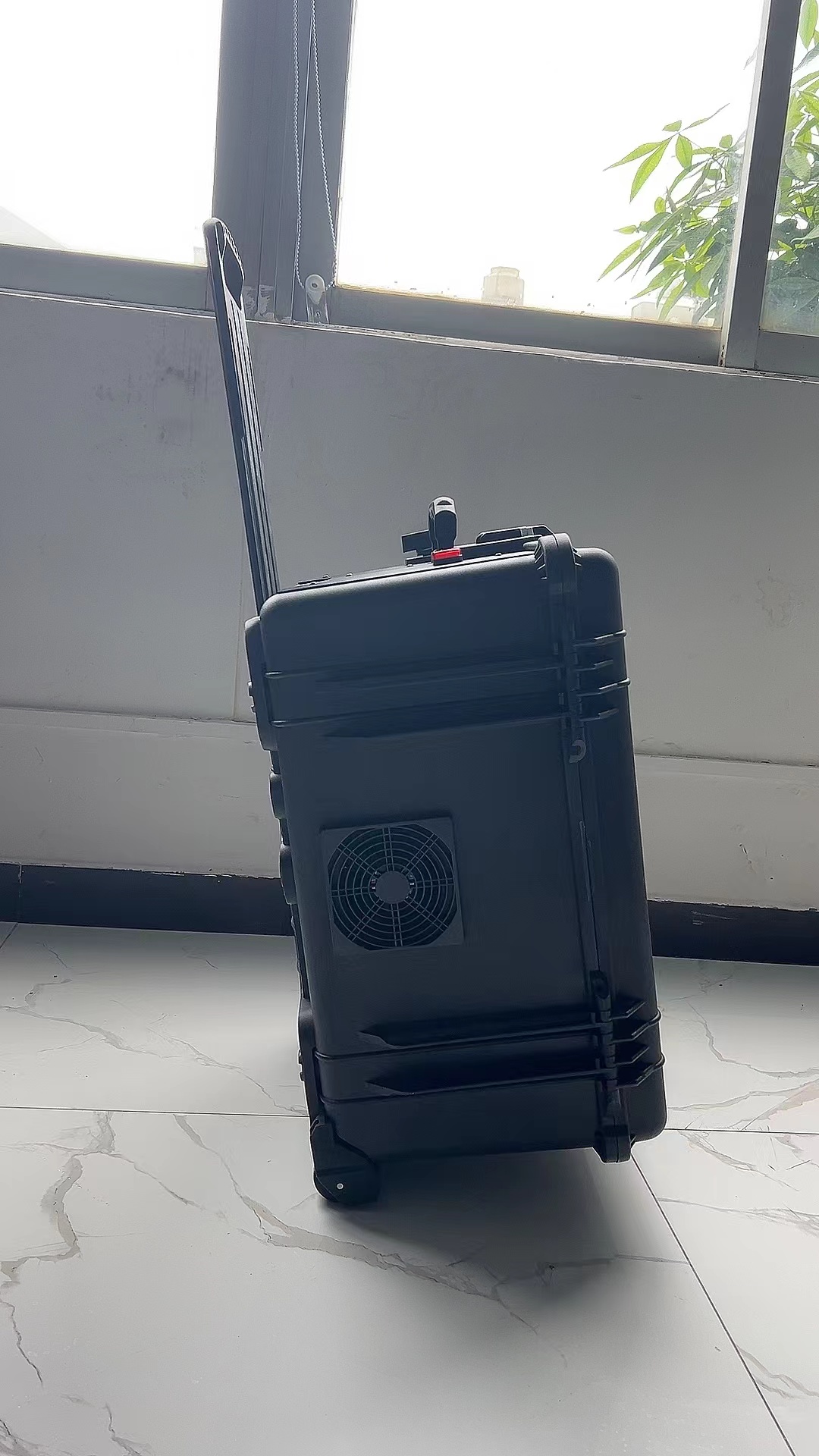 三门手拉箱型移动通信干扰器